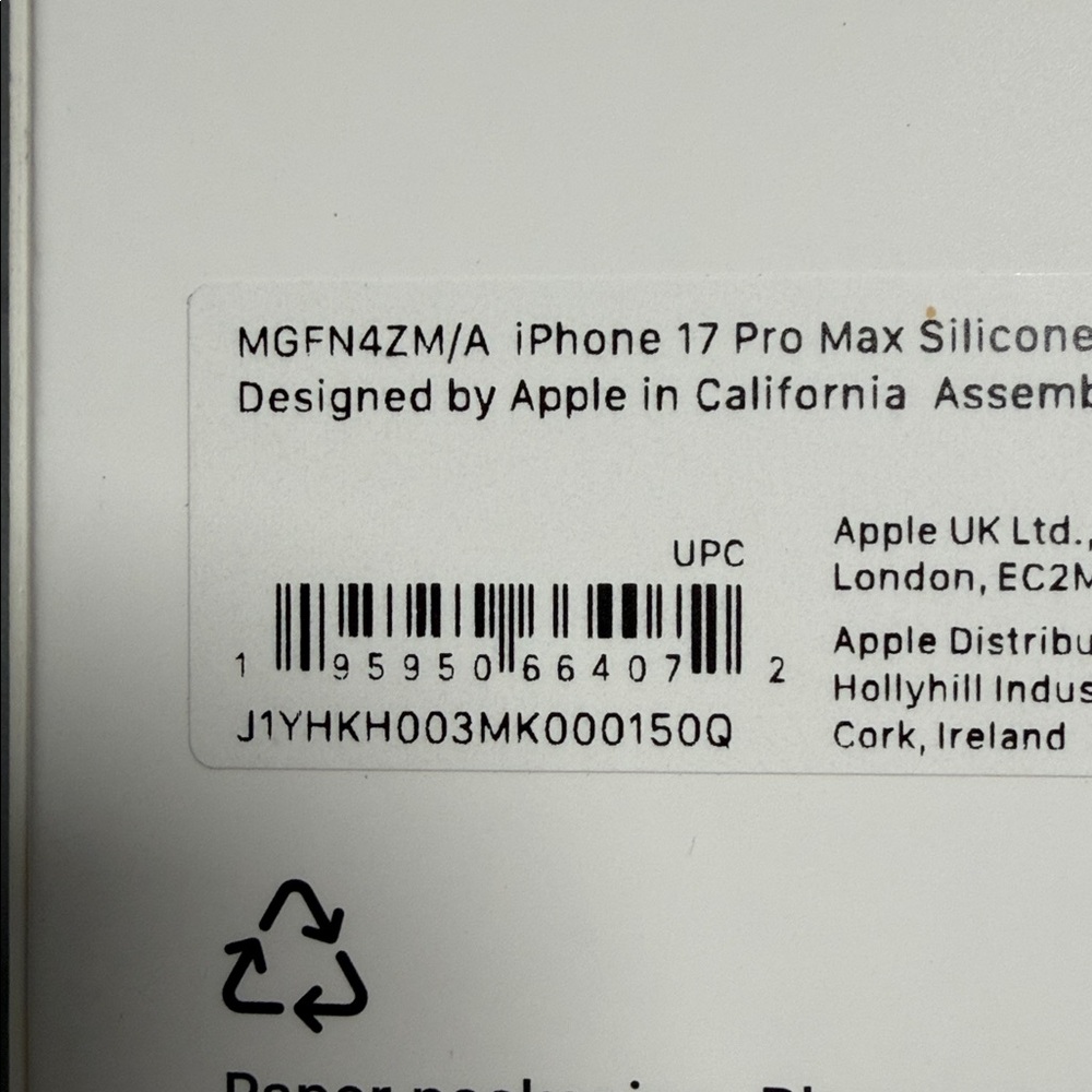 Apple iPhone 17 Pro Max Silicone Case with MagSafe and Camera Control - Picture 4 of 7